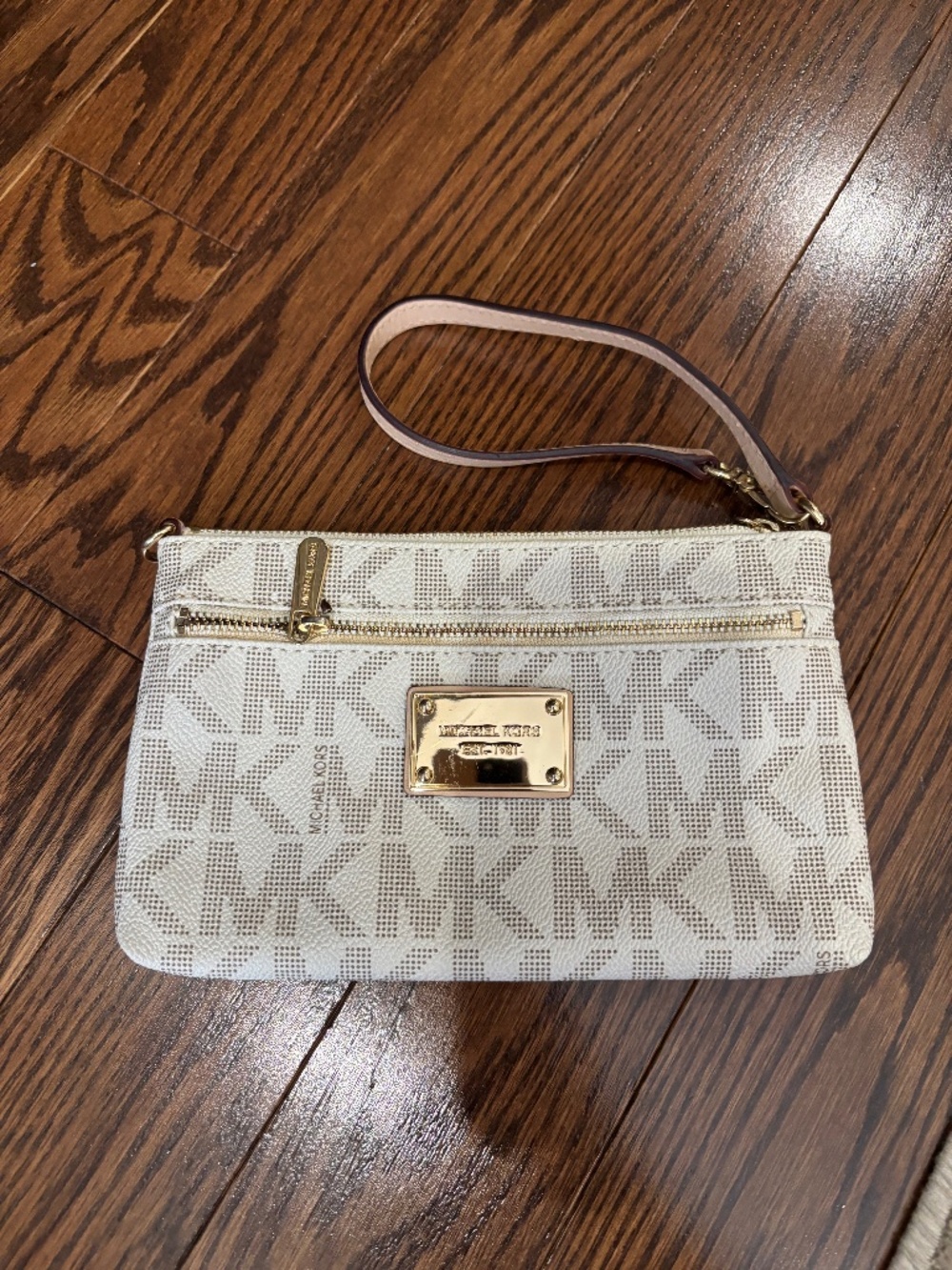 Michael kors wristlet pouch.